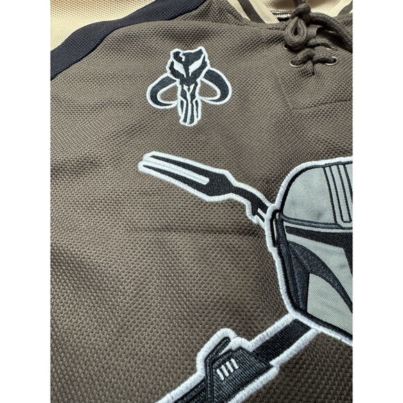 Disney Star Wars The Mandolorian Din Djarin Hockey Jersey Men's XS - Picture 4 of 8